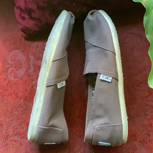 Tom’s slip on shoes in cocoa size 7.5W - Picture 6 of 6